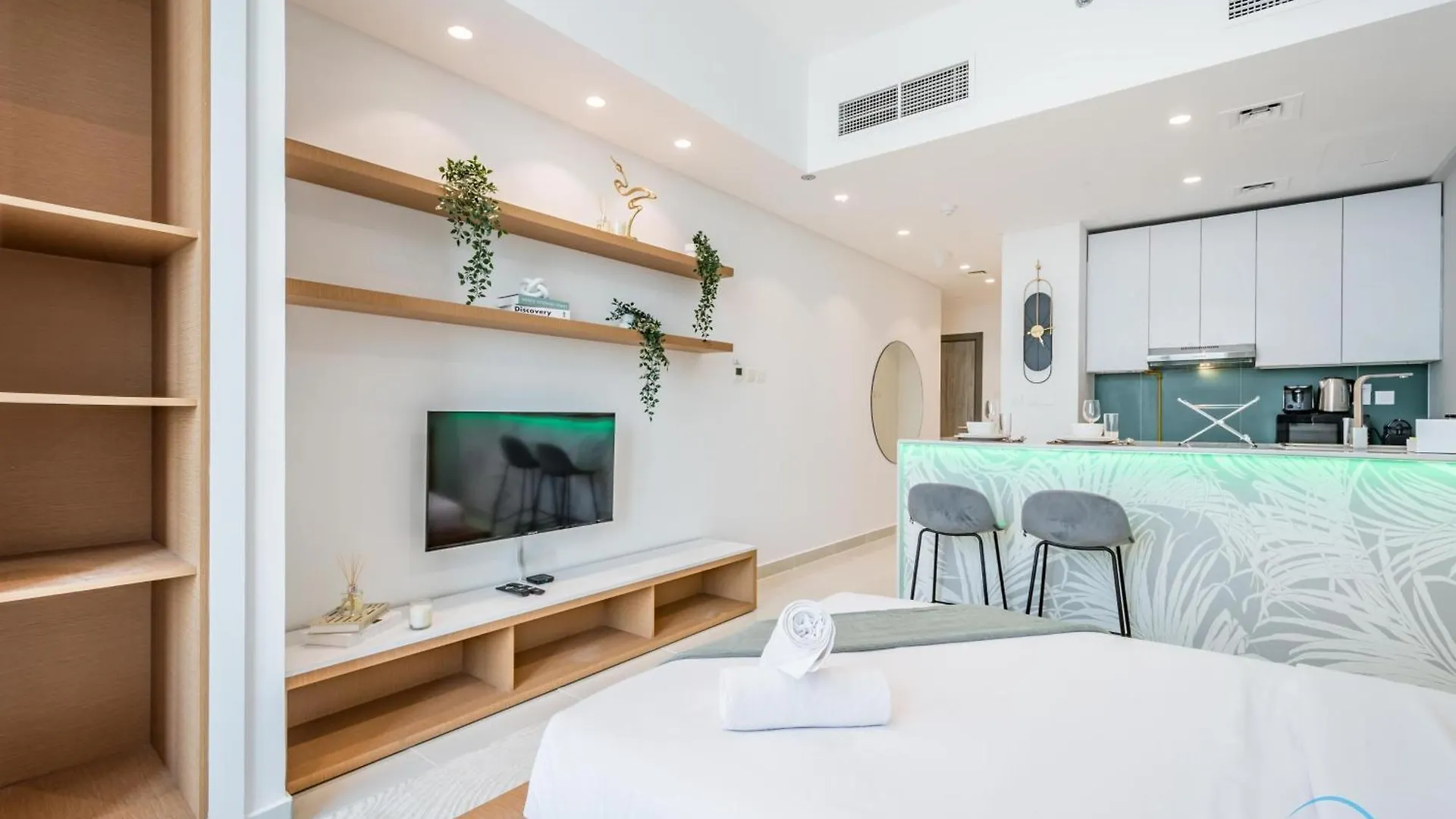 Chic Studio Apartment In Blue Wave Tower, Dubailand By Deluxe Holiday Homes  Dubai