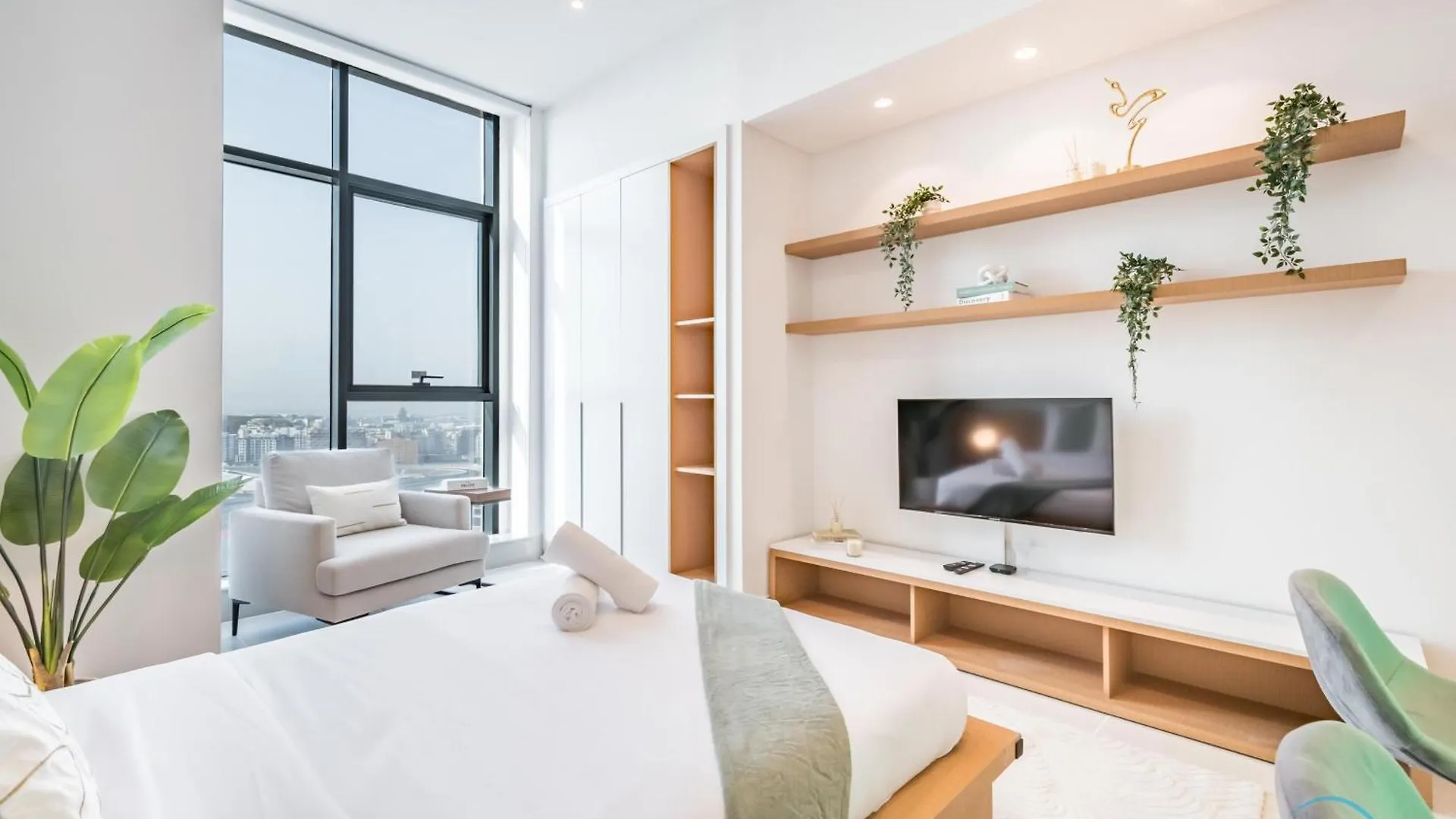 Chic Studio Apartment In Blue Wave Tower, Dubailand By Deluxe Holiday Homes Dubai
