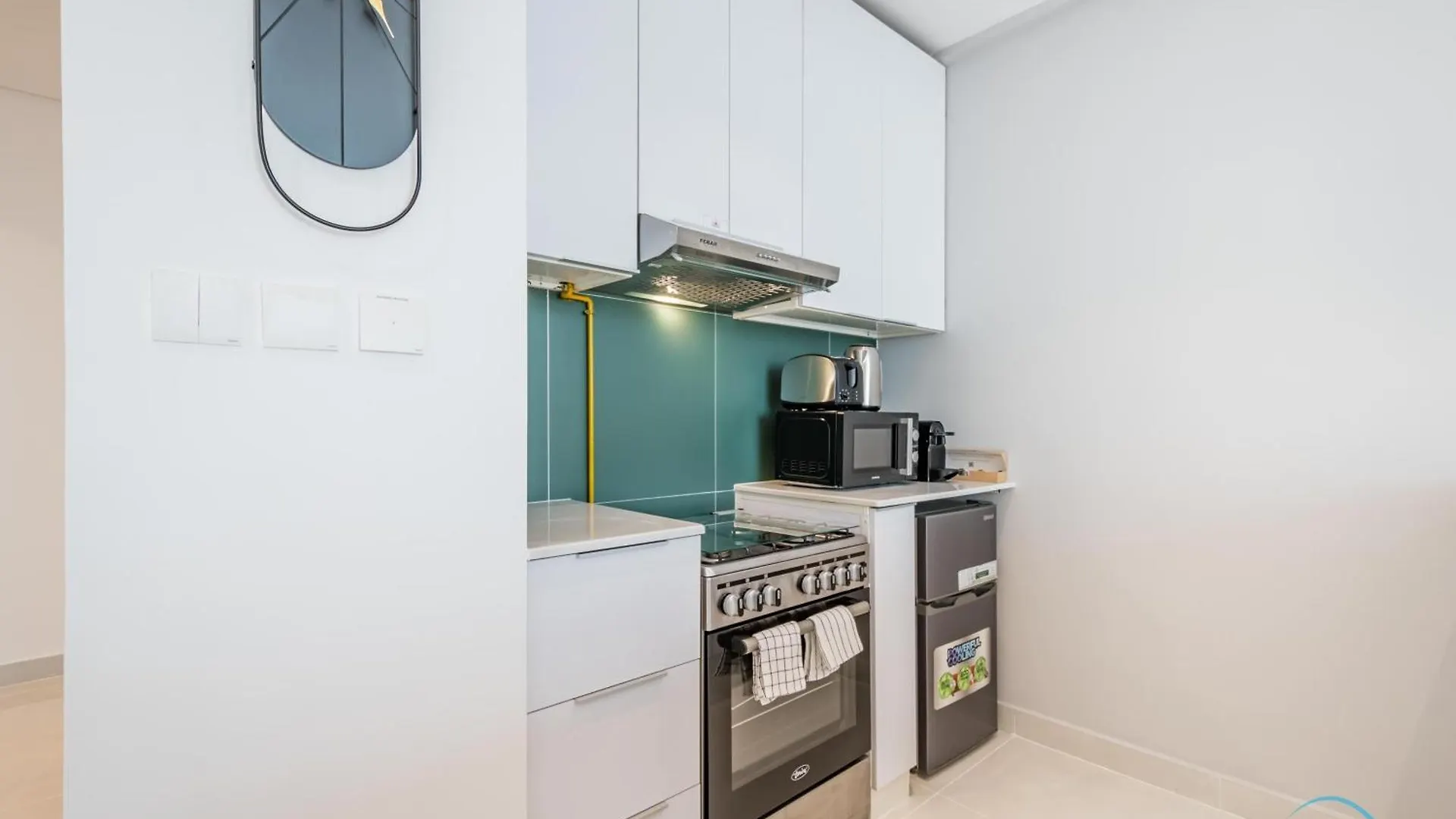 Chic Studio Apartment In Blue Wave Tower, Dubailand By Deluxe Holiday Homes Dubai