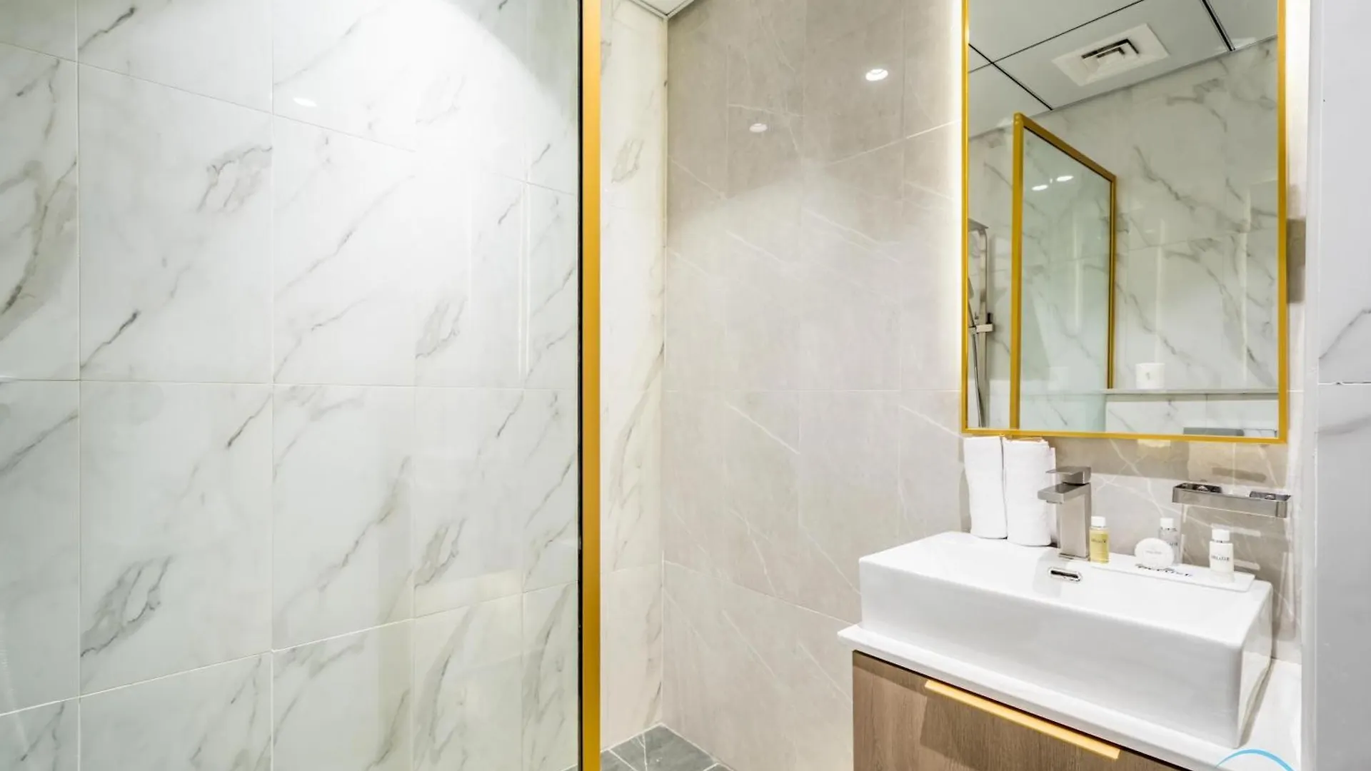 Chic Studio Apartment In Blue Wave Tower, Dubailand By Deluxe Holiday Homes United Arab Emirates